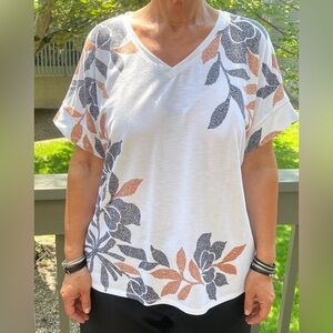 Chico's White Floral Short Sleeve Tee